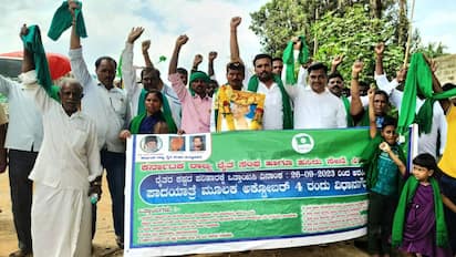 ಫೋಟೋ 4 : ಮಹಿಮಾಪುರ ಬಳಿ ಕೊಬ್ಬರಿ ಬೆಳೆ ಬೆಂಬಲ ಬೆಲೆಗೆ, ರೈತ ಸಂಘಟನೆಯ ಪಾದಯಾತ್ರೆಯಲ್ಲಿ ಕೋಡಿಹಳ್ಳಿ ಚಂದ್ರಶೇಖರ್, ಶಾಂತಕುಮಾರ್ ಸರ್ಕಾರದ ವಿರುದ್ದ ಪ್ರತಿಭಟನೆ ನಡೆಸಿದರು. | Kannada Prabha